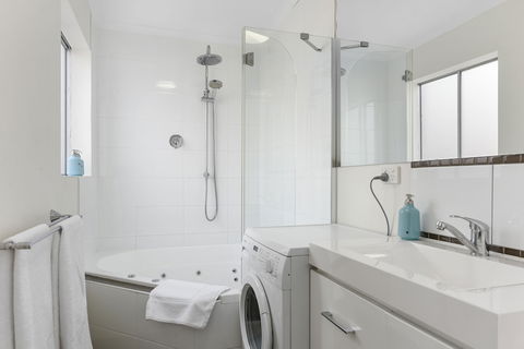 Trinity Hill Apartments - Accommodation Main Beach 5
