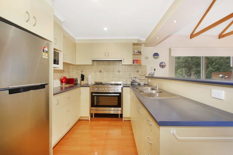 Alpine Vista - Short Walk To Town Centre - Accommodation Main Beach 1