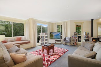 Alpine Vista - Short Walk To Town Centre - Accommodation Main Beach 0