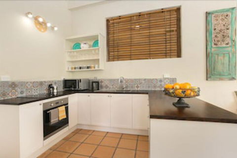 Tallywood Hacienda - Accommodation Main Beach 6