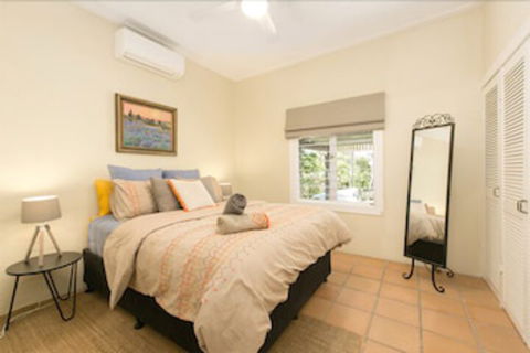 Tallywood Hacienda - Accommodation Main Beach 2