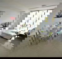 Sunny Mascot - Accommodation Main Beach