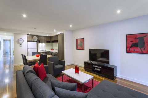 Bold & Beautiful In Brighton - Accommodation Main Beach 2