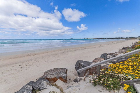 Aqua Mist Seascape - Accommodation Main Beach 3