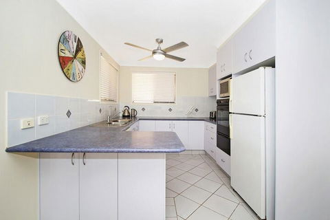 KINGSCLIFF HOLIDAY HOME On The HILL SYDS VIEW - Accommodation Main Beach 5