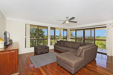 KINGSCLIFF HOLIDAY HOME On The HILL SYDS VIEW - Accommodation Main Beach 4