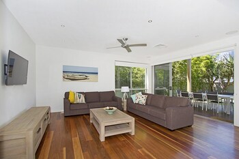 Banzai On The Beach - Accommodation Main Beach 0