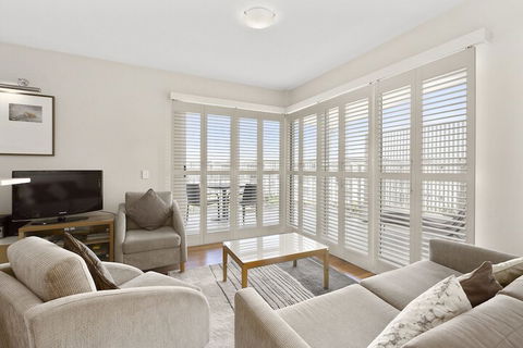 RESORT On The BEACH 4302 - Accommodation Main Beach 2