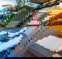 6 Yacht Club Oceanfront House On Marina Deluxe 4 Bedroom With 2 Golf Buggies - Accommodation Main Beach