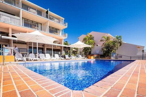 Ocean Views 9 - Accommodation Main Beach 1