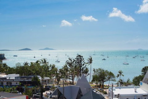 Ocean Views 9 - Accommodation Main Beach 0