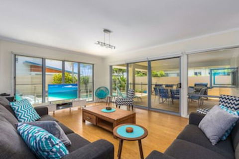 Ocean Blue On Salt Beach - Accommodation Main Beach 0