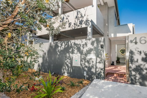 A PERFECT STAY - Catalina's - Accommodation Main Beach 0