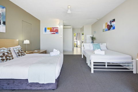 Ocean Views 9A - Accommodation Main Beach 1