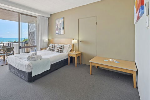 Ocean Views 9A - Accommodation Main Beach 3