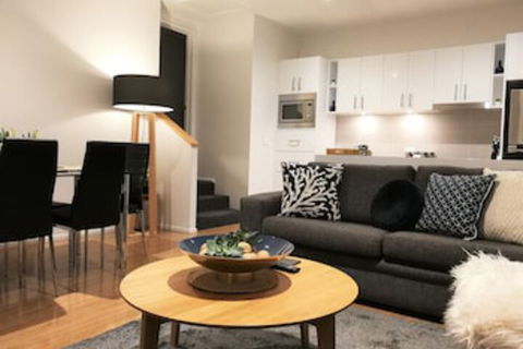 Hobart Cityscape - Accommodation Main Beach 0
