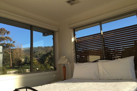 Aquawaters House By Barefoot Beach Stays - Accommodation Main Beach 6