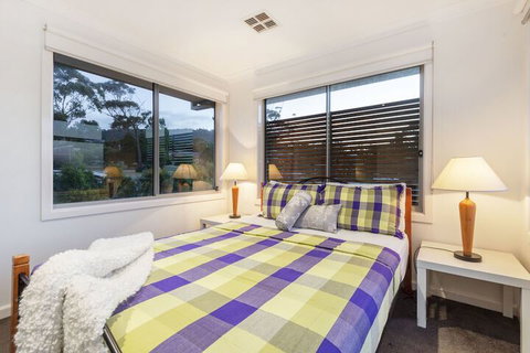 Aquawaters House By Barefoot Beach Stays - Accommodation Main Beach 4