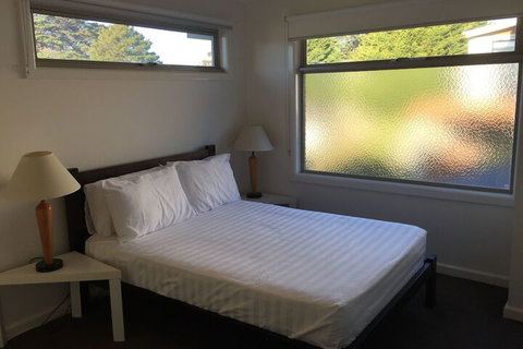 Aquawaters House By Barefoot Beach Stays - Accommodation Main Beach 3
