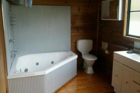 Abelia BIG SPA NO 1 Cottage - Accommodation Main Beach 5