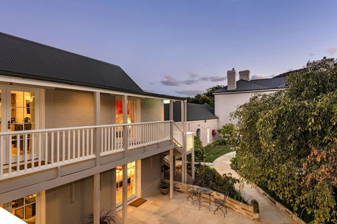 Prospect House Private Hotel - Accommodation Main Beach 0