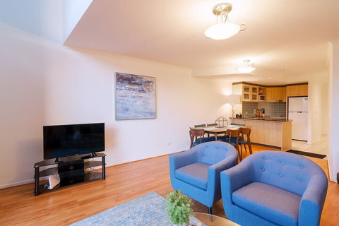 Allara Canberra - Accommodation Main Beach 4