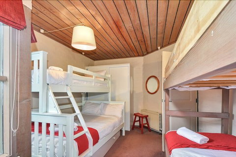Snowgums 06 - Accommodation Main Beach 2