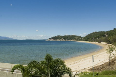 Magnetic Docks Townhouse 1 - Accommodation Main Beach 4