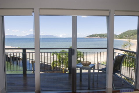 Magnetic Docks Townhouse 1 - Accommodation Main Beach 3