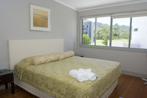 Magnetic Docks Townhouse 1 - Accommodation Main Beach 6