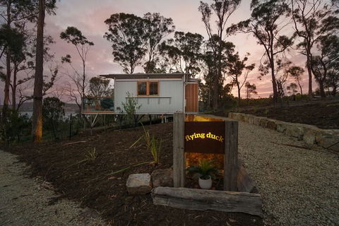 Free Spirit Pods - Accommodation Main Beach 2