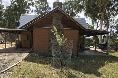 Mud Brick Cottage Cobungra - Accommodation Main Beach 3