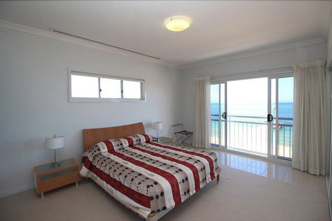 Deep Blue 14 - Accommodation Main Beach 4