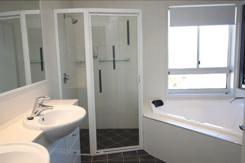 Deep Blue 14 - Accommodation Main Beach 5
