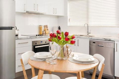 Understated Elegance Affordable Luxury - Accommodation Main Beach 0