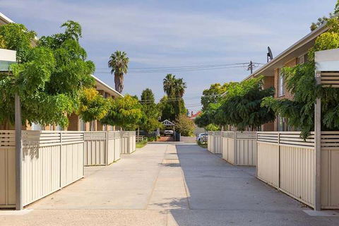 Understated Elegance Affordable Luxury - Accommodation Main Beach 1