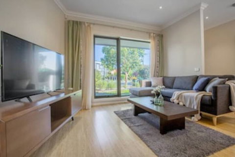 70 Greenbell Doncaster - Accommodation Main Beach 0