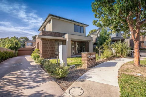 70 Greenbell Doncaster - Accommodation Main Beach 1