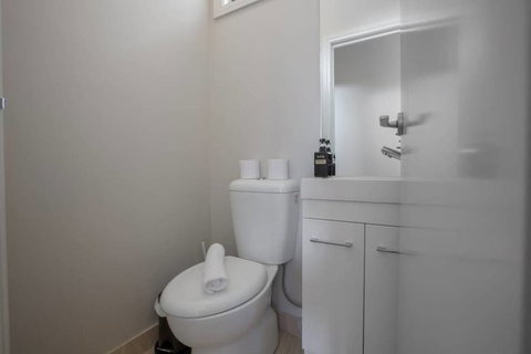 70 Greenbell Doncaster - Accommodation Main Beach 4