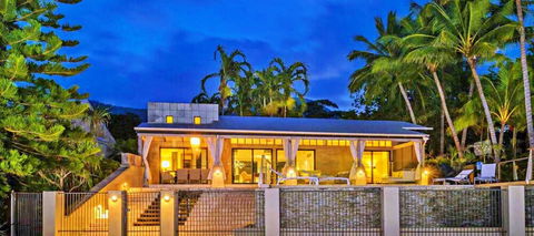Oceans Edge Beach House At Oak Beach - Accommodation Main Beach 0