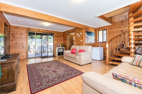 31 Elizabeth Crescent - Accommodation Main Beach 4