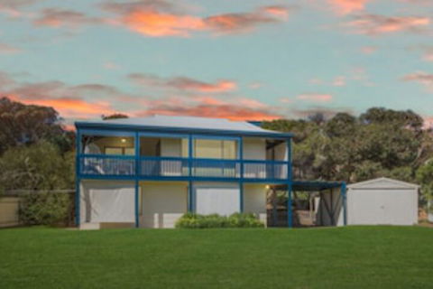 31 Elizabeth Crescent - Accommodation Main Beach 0