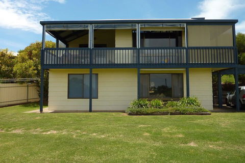 31 Elizabeth Crescent - Accommodation Main Beach 1