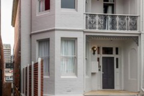 Celestial Suite - Accommodation Main Beach 1