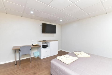 Platinum Motel - Accommodation Main Beach 4