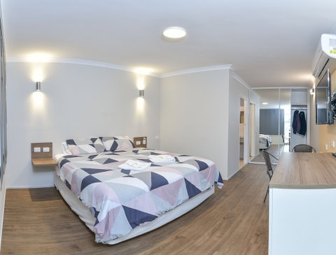 Platinum Motel - Accommodation Main Beach 5
