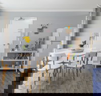 Family Romance Fun on Kings Beach - Accommodation Main Beach