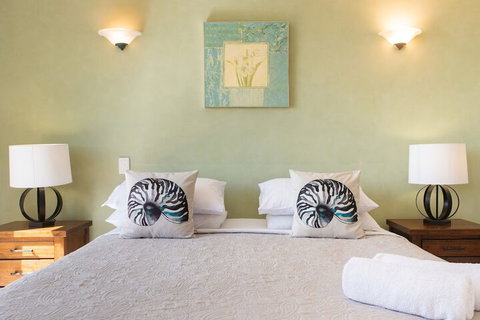 Ocean Views Galore - Airlie Beach - Accommodation Main Beach 4