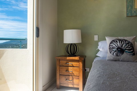 Ocean Views Galore - Airlie Beach - Accommodation Main Beach 7