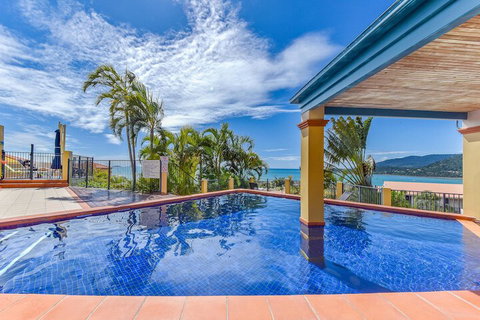 Ocean Views Galore - Airlie Beach - Accommodation Main Beach 2